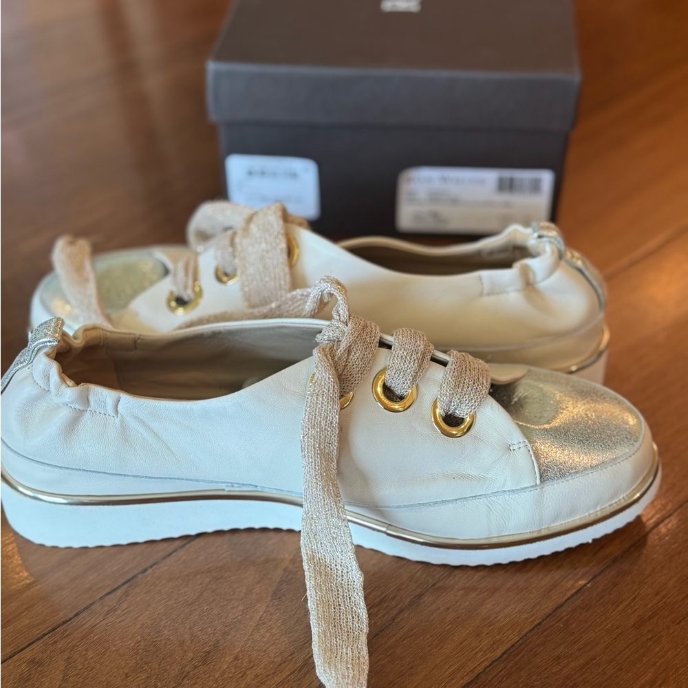 Ron White- Elegant Women's Cream and Gold Sneakers
NEW with box
lots of detail